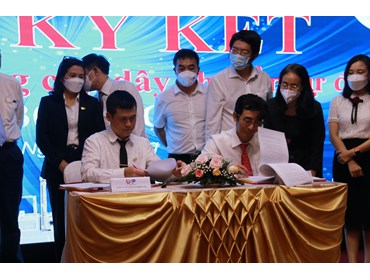 CONTRACT SIGNING CEREMONY FOR SUPPLYING EQUIPMENT FOR US PHARMA